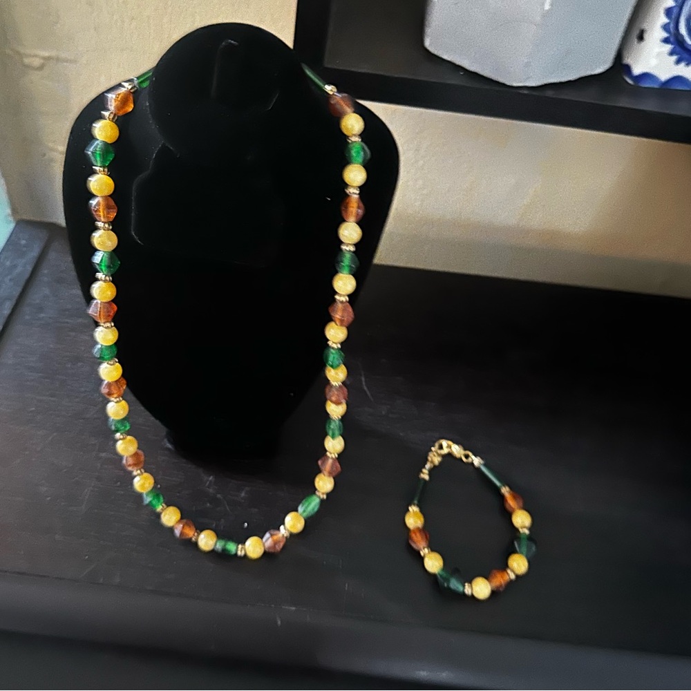 Elegant Multicolor Beaded Necklace and Bracelet Set
